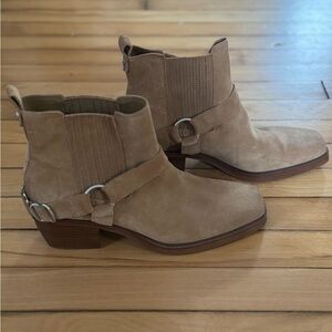 Sam Edelman Bellamie Ankle Boot in camel suede